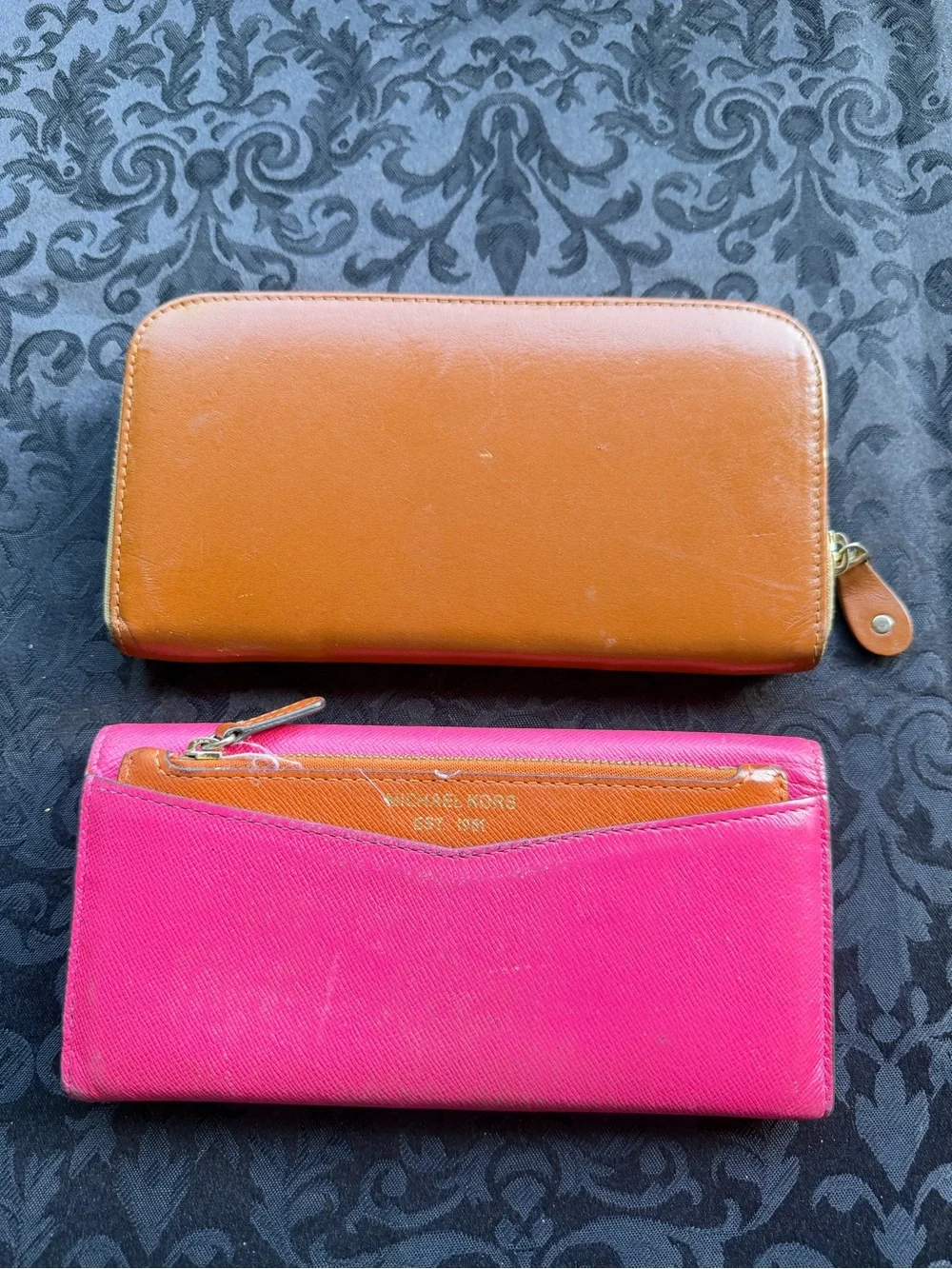 Lot of 2 Women’s Wallets Michael Kors Jet Set & BOSI Leather Zip Around Wallet